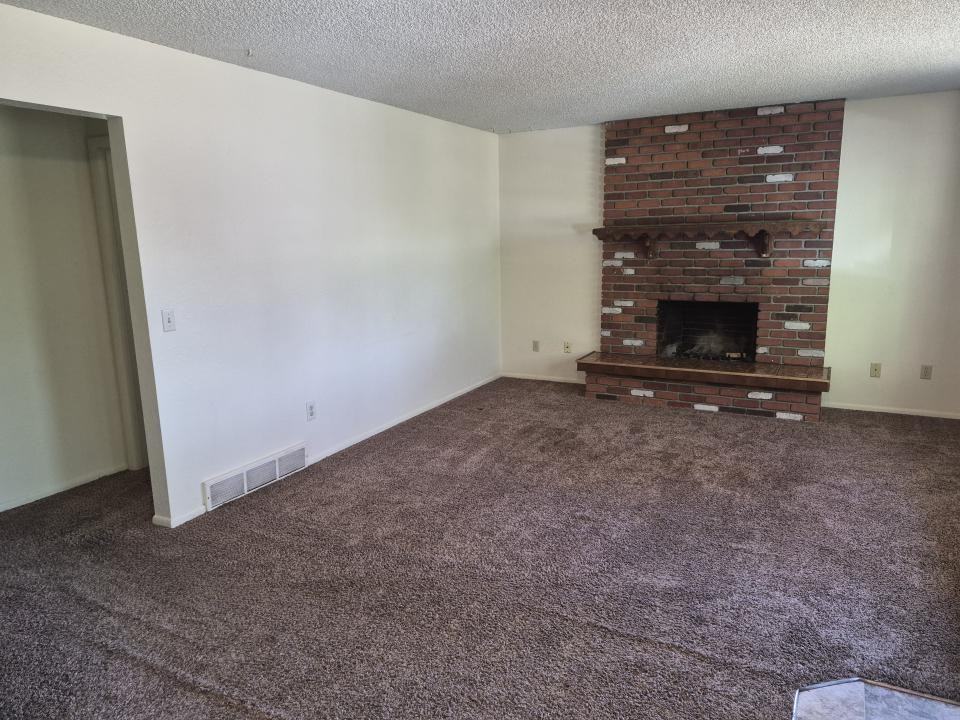 2901 Vermillion Dr - Photo 2 of 10