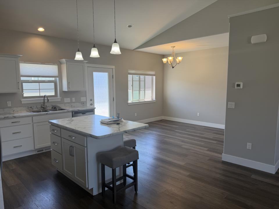 807 Bitterbrush St - Photo 2 of 10