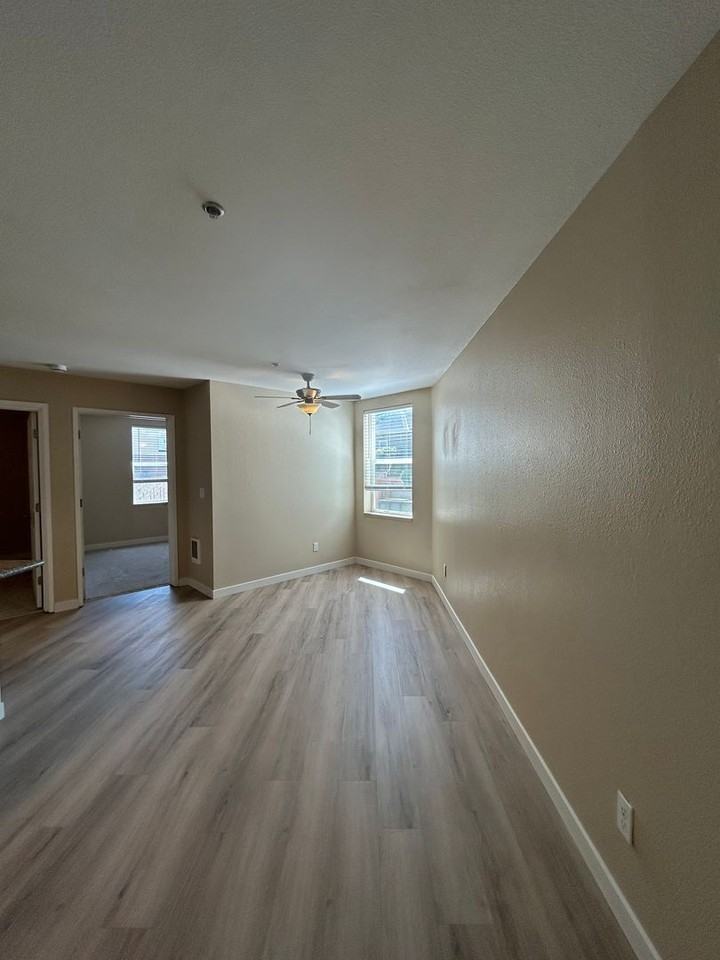 121 Nw 21st St #8 - Photo 3 of 10