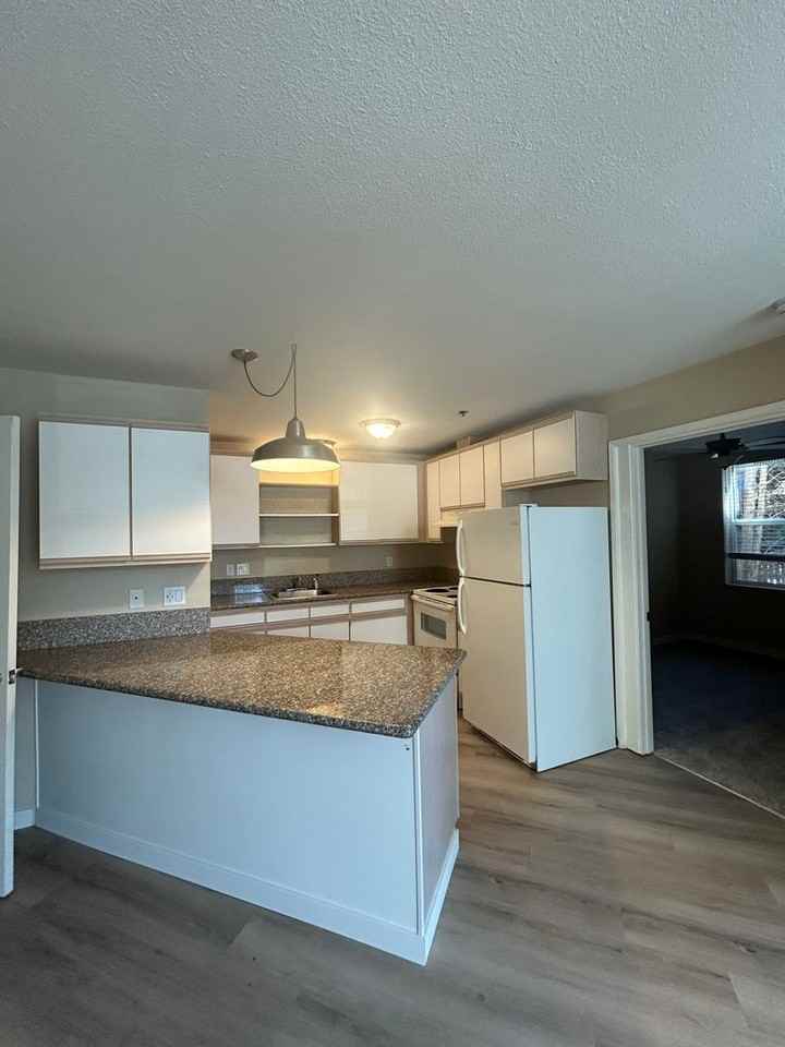 121 Nw 21st St #8 - Photo 5 of 10