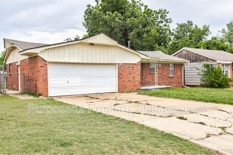 3009 Se 20th St - Photo 2 of 32