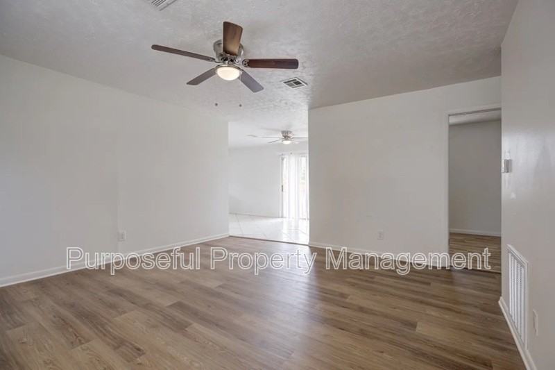 3009 Se 20th St - Photo 7 of 32