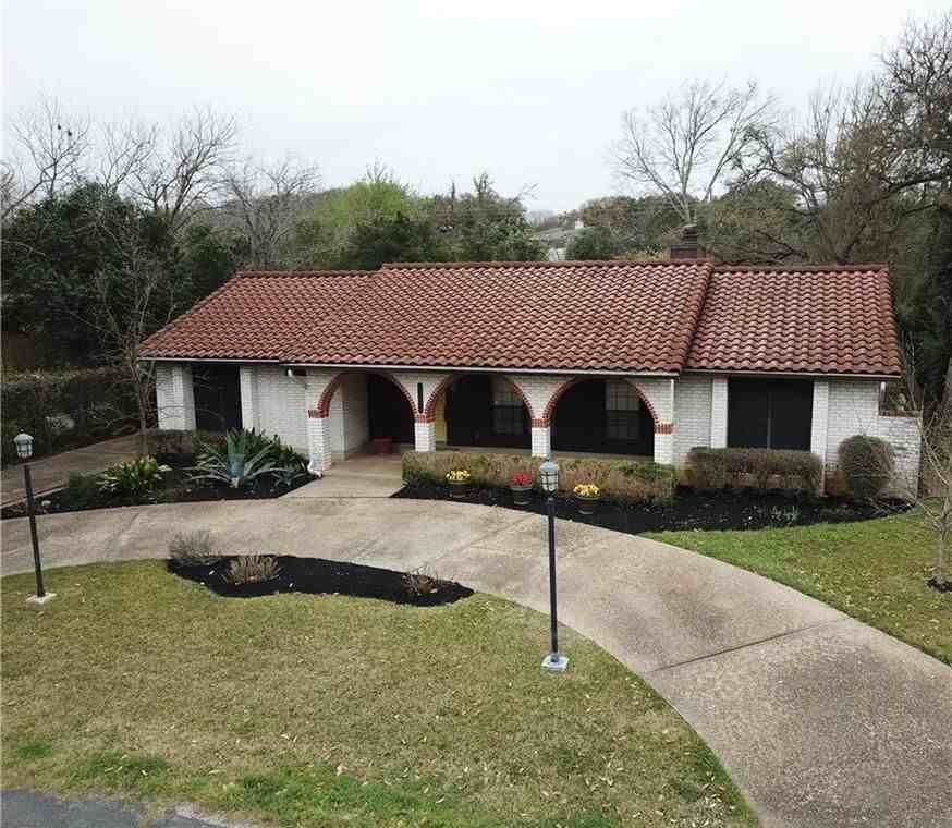 5704 Lands End St - Photo 2 of 37