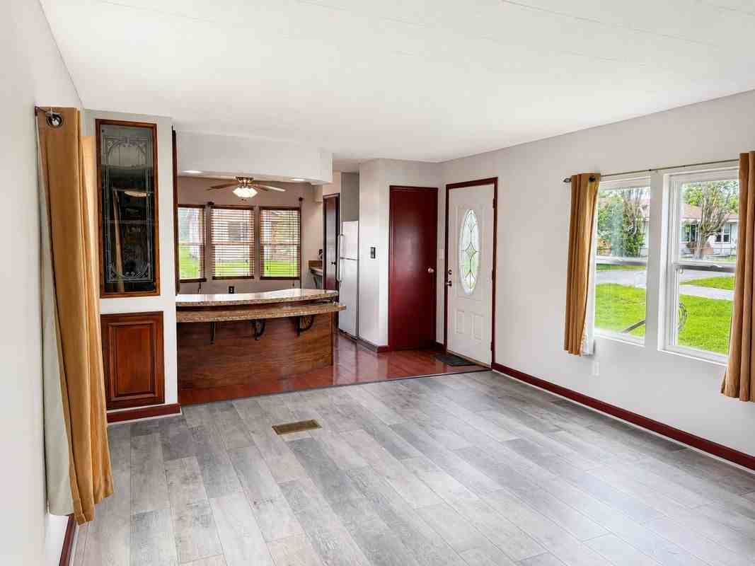 246B Redwood St - Photo 3 of 14