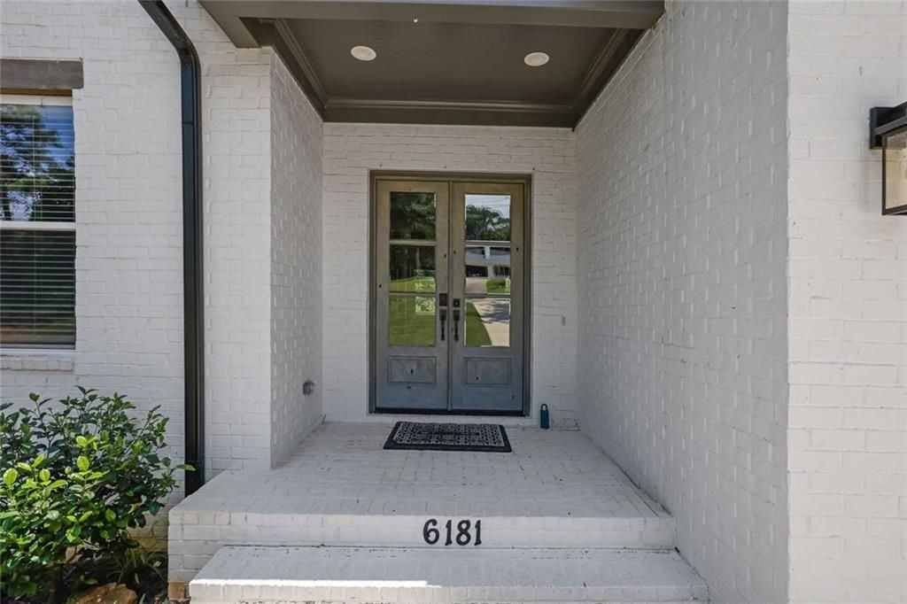 6181 Shoreland Cir - Photo 6 of 49