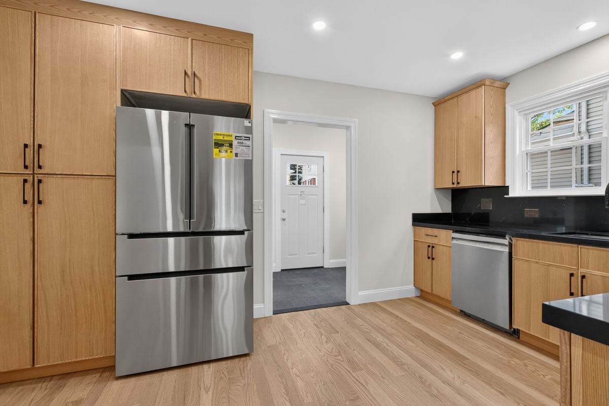 18 Walnut St ##A - Photo 3 of 22
