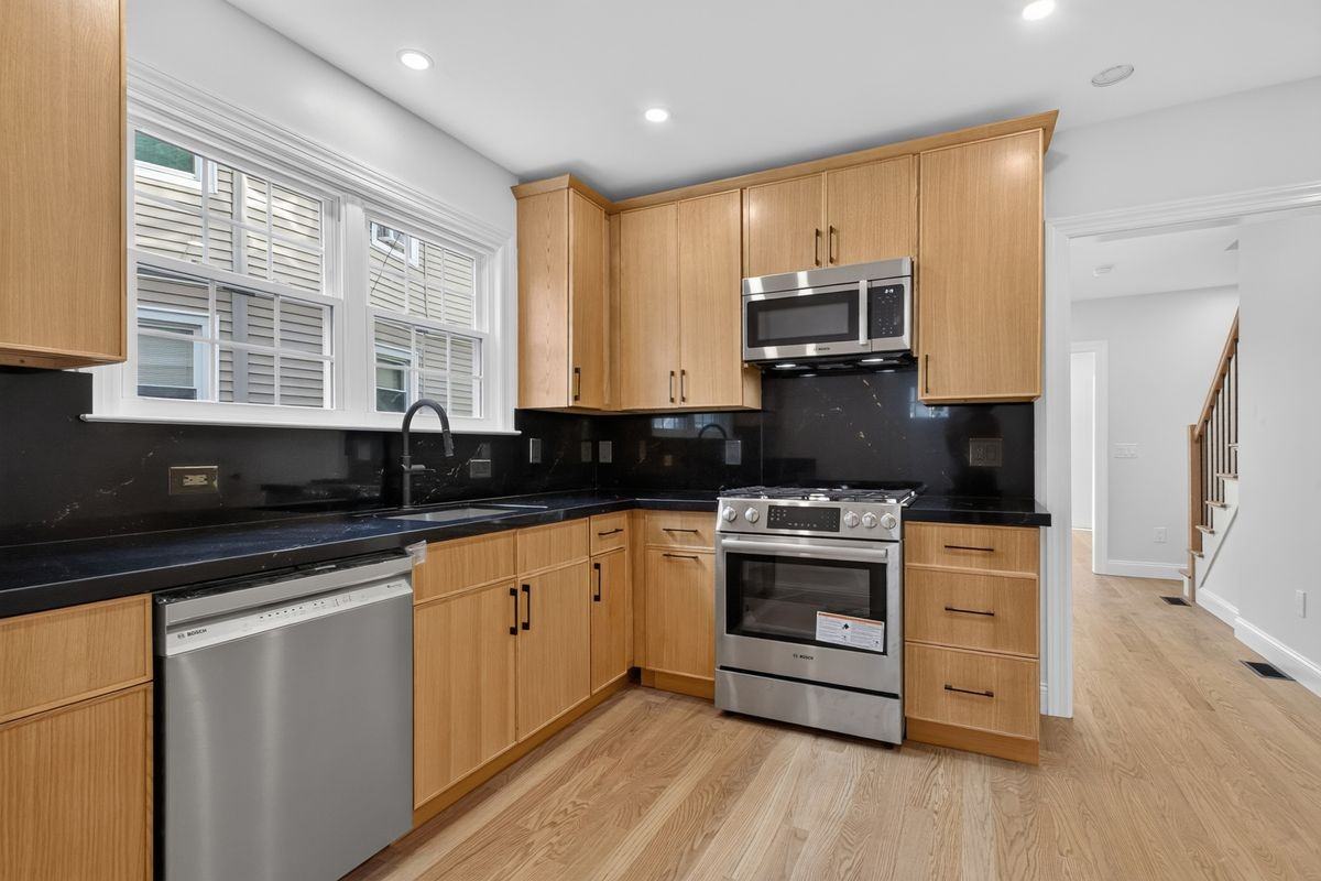 18 Walnut St ##A - Photo 4 of 22