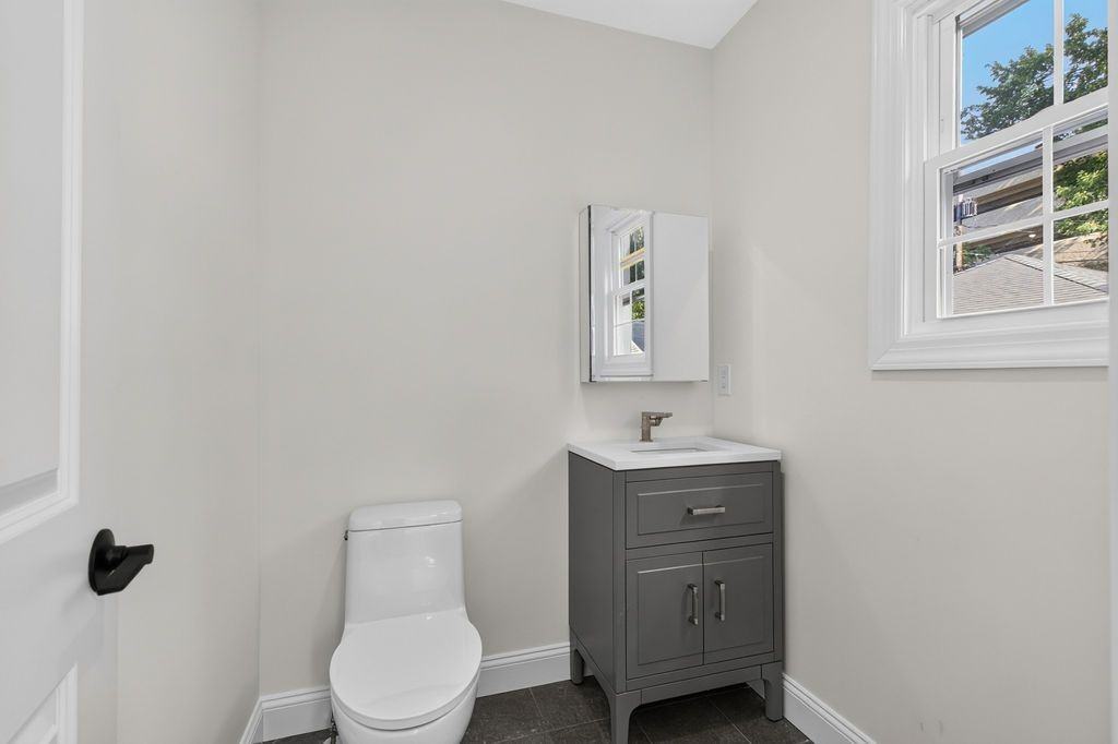 18 Walnut St ##A - Photo 5 of 22