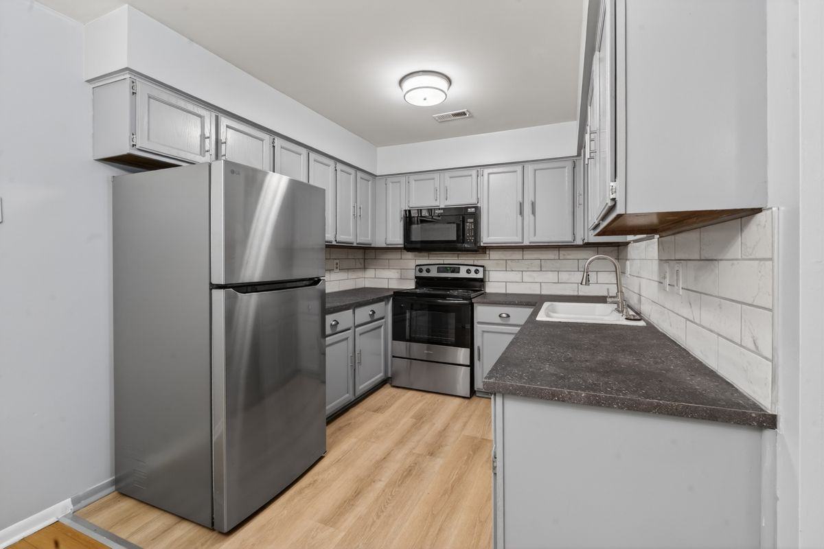10228 Nancys Blvd - Photo 2 of 33
