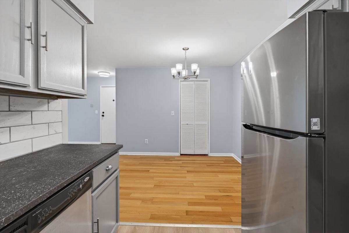 10228 Nancys Blvd - Photo 4 of 33