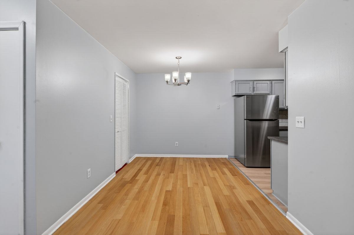 10228 Nancys Blvd - Photo 5 of 33