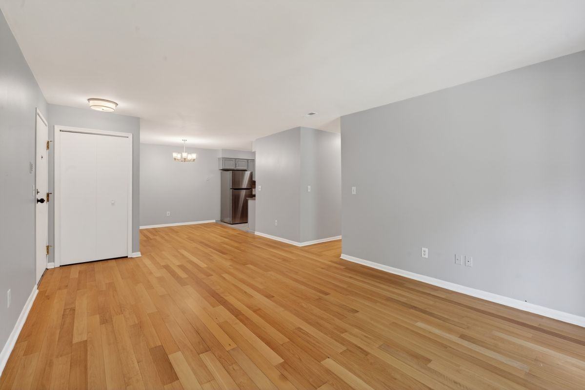 10228 Nancys Blvd - Photo 6 of 33