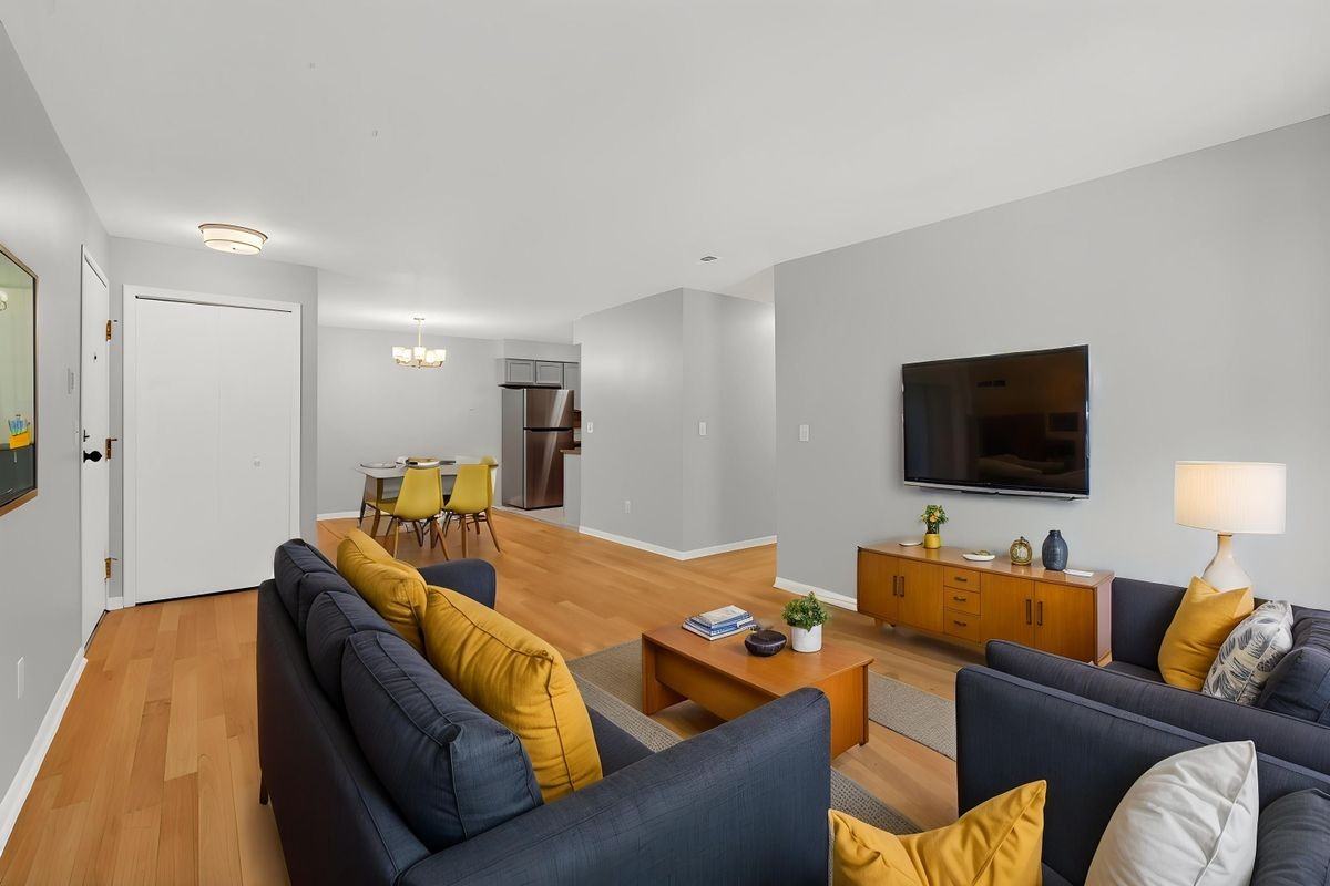 10228 Nancys Blvd - Photo 7 of 33