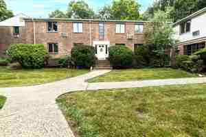 featured image of 7 Stone Hill Rd ##B