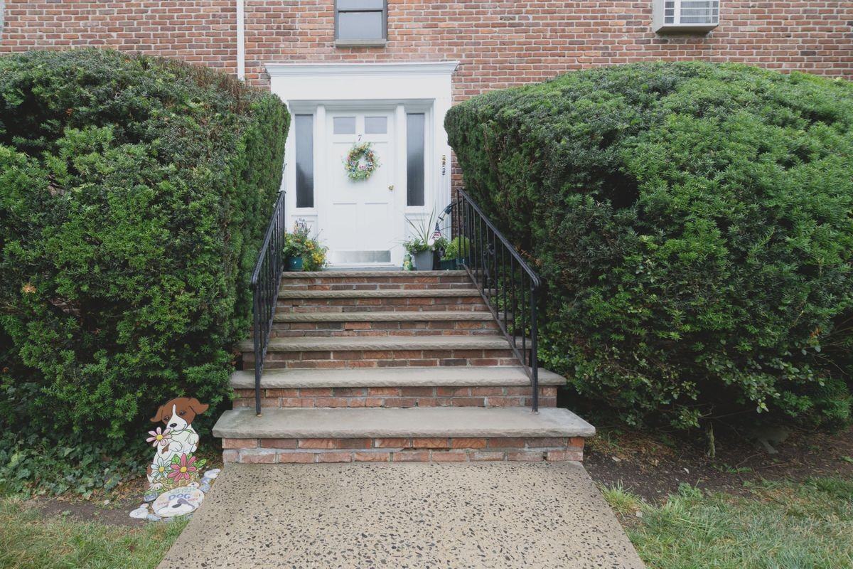 7 Stone Hill Rd ##B - Photo 2 of 11