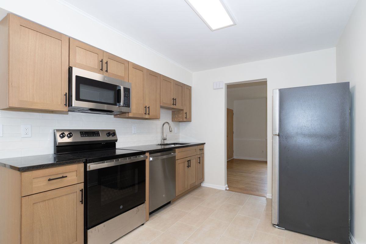 7 Stone Hill Rd ##B - Photo 3 of 11