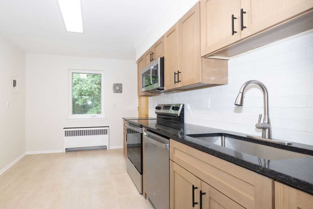 7 Stone Hill Rd ##B - Photo 4 of 11