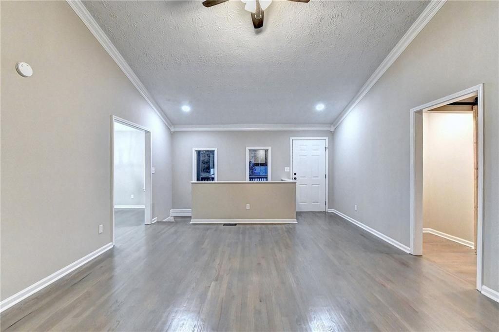 3372 Cottonwood Ln - Photo 3 of 15