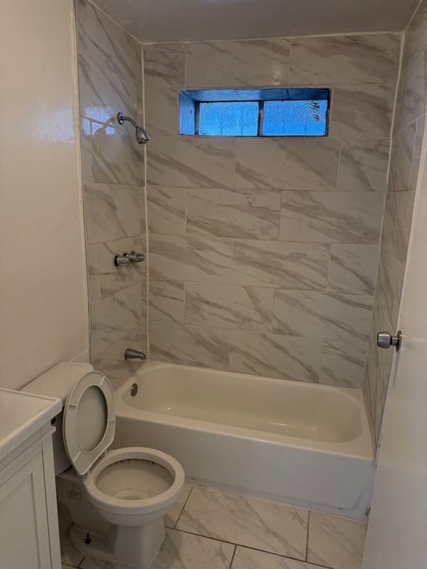 1124 E 40th Pl - Photo 2 of 4