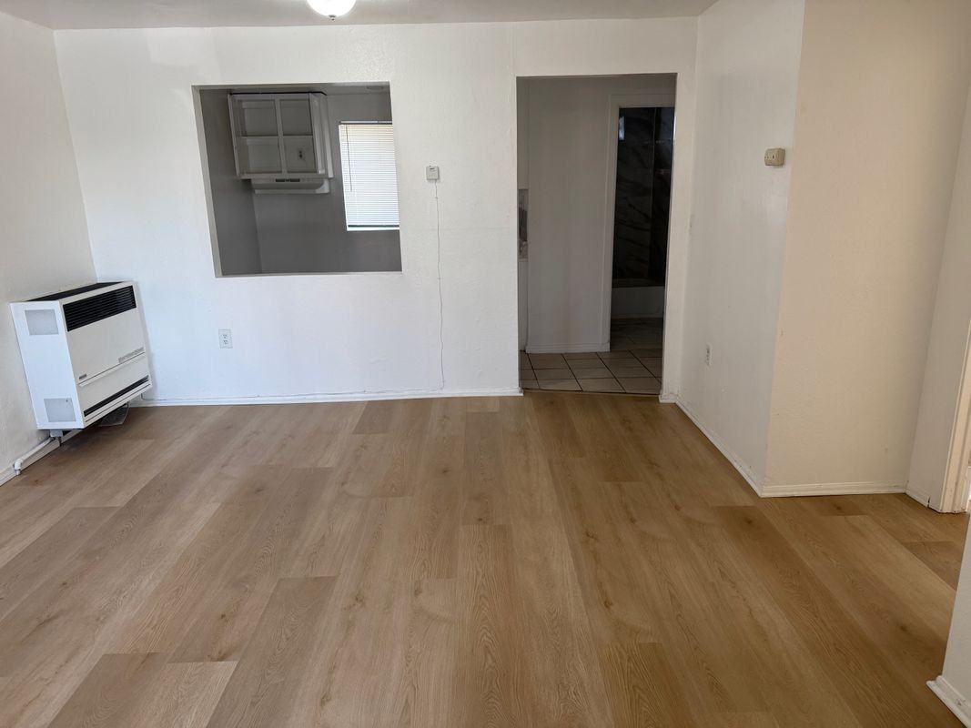 1124 E 40th Pl - Photo 3 of 4