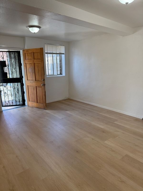 1124 E 40th Pl - Photo 4 of 4