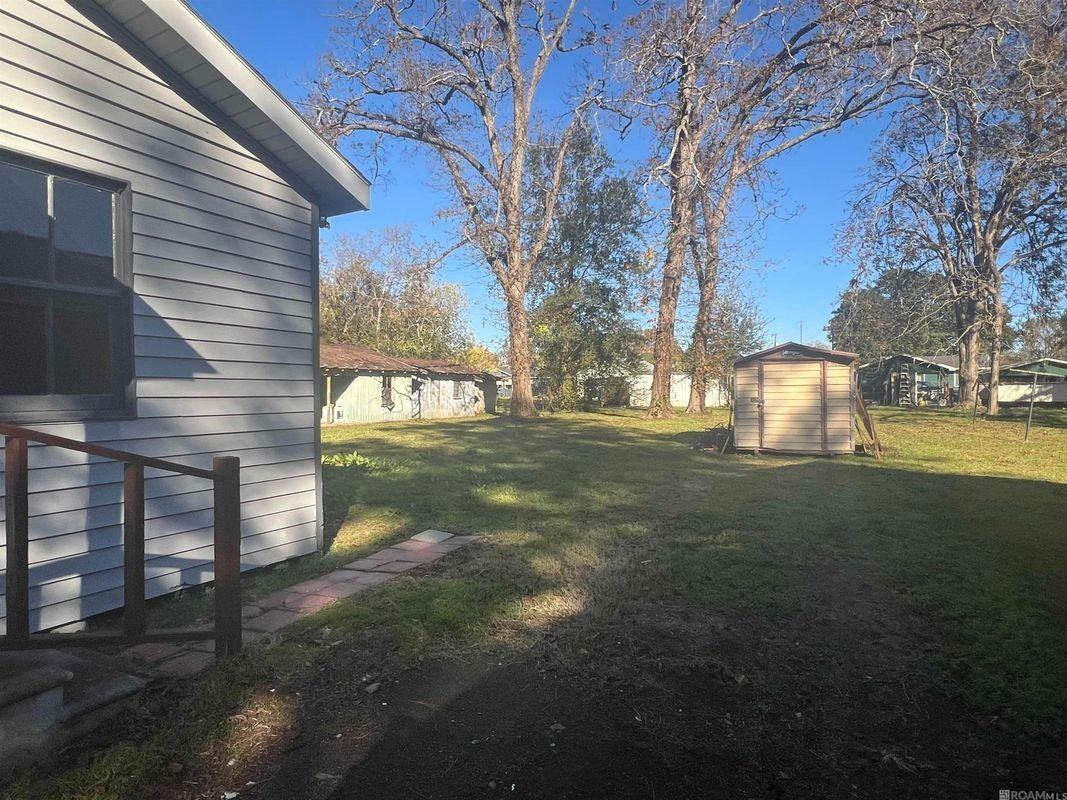 804 W End Dr - Photo 2 of 10