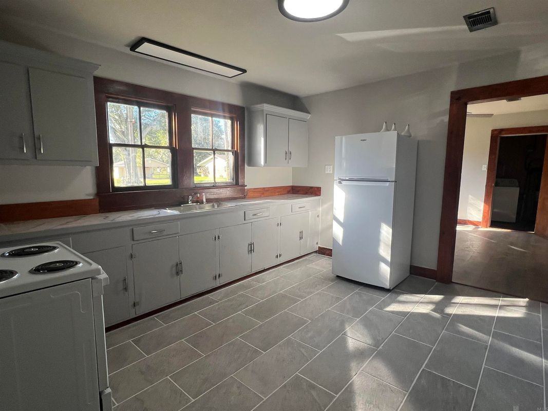 804 W End Dr - Photo 3 of 10