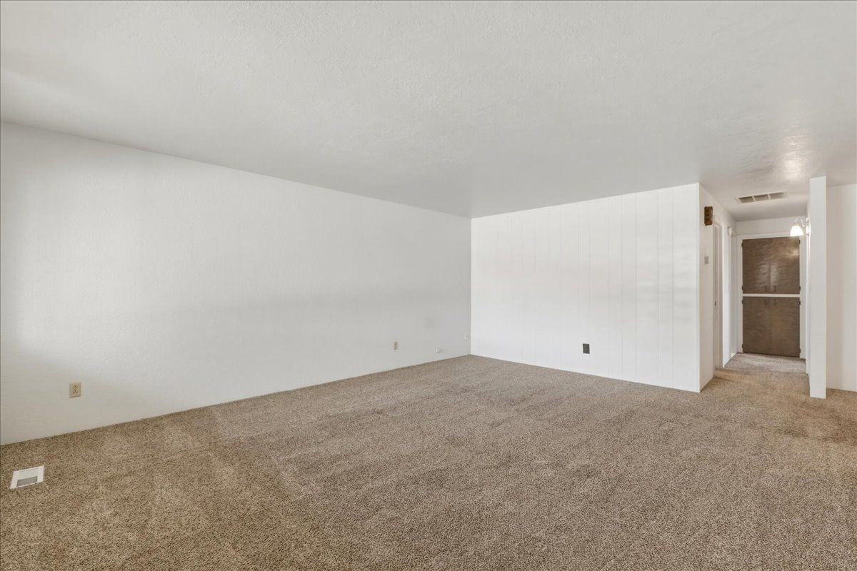 117 N Homedale Ave - Photo 4 of 23