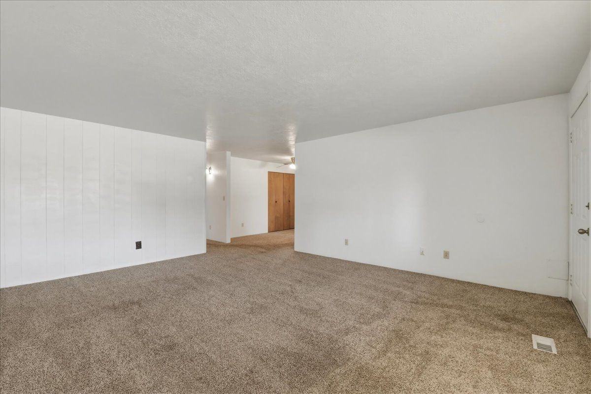 117 N Homedale Ave - Photo 5 of 23