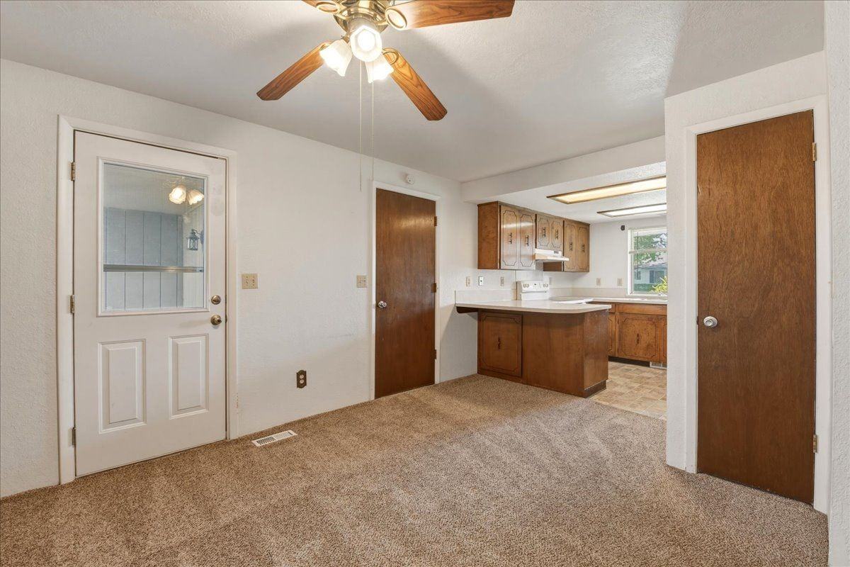 117 N Homedale Ave - Photo 6 of 23