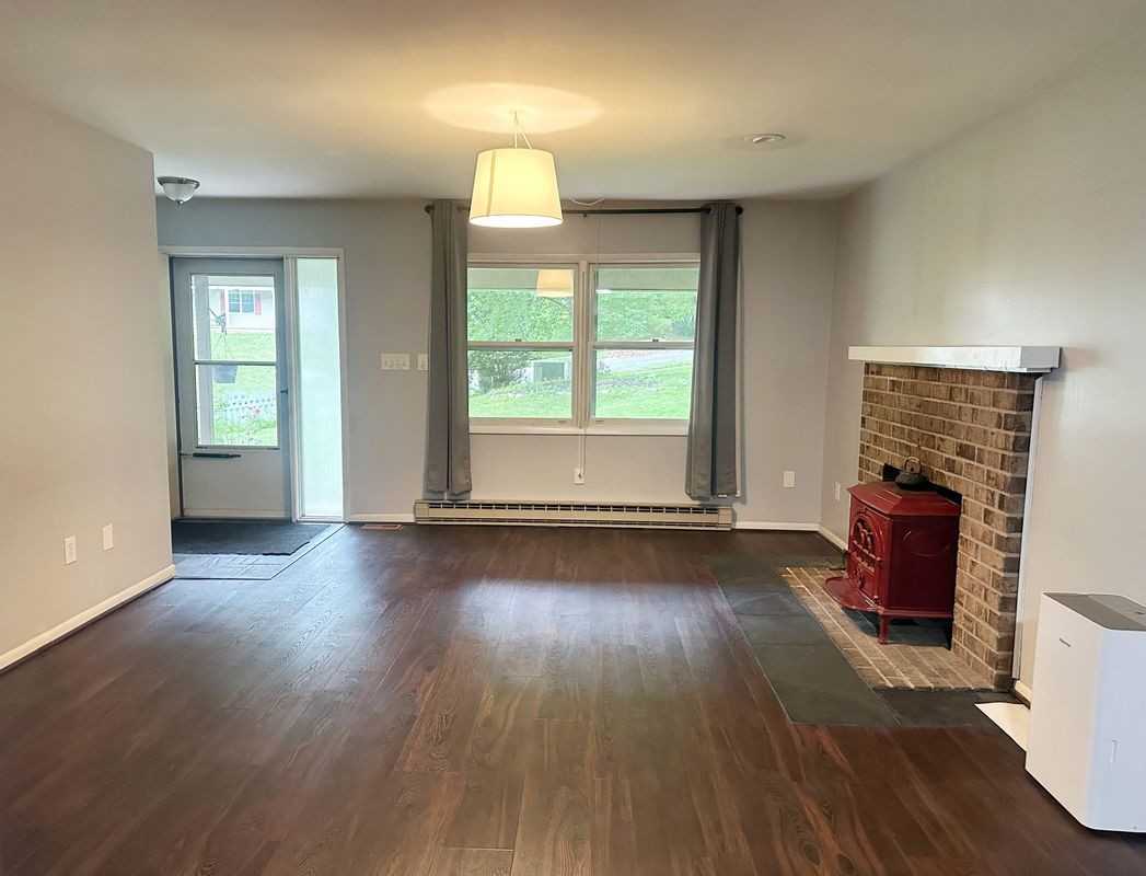 200 Oakley Dr - Photo 6 of 32