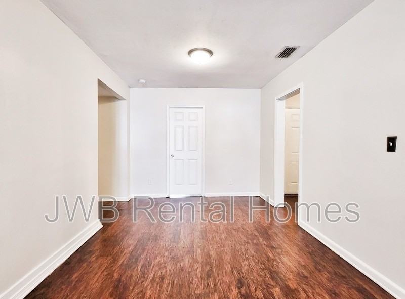 1526 Ribault Scenic Dr - Photo 4 of 11