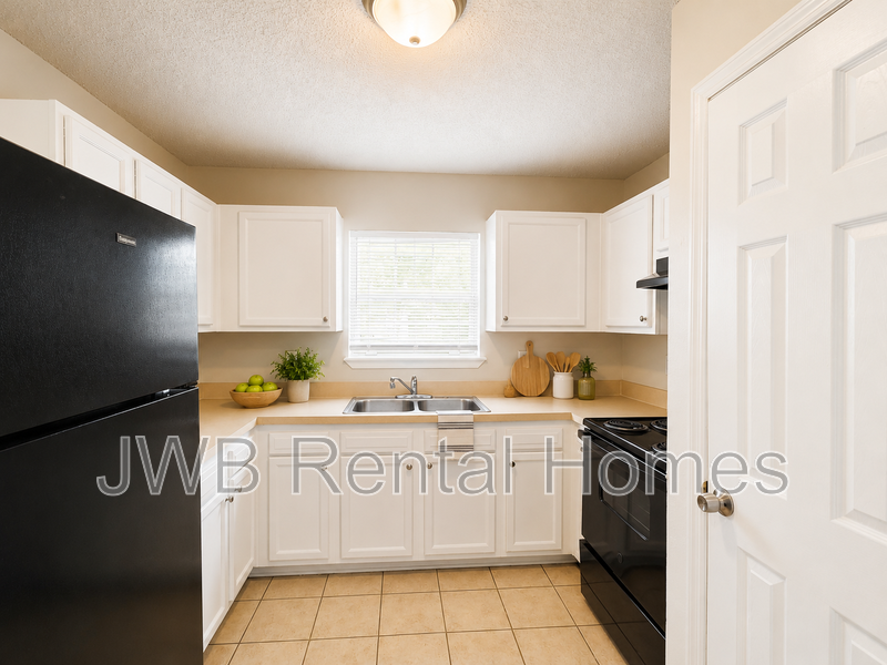 1318 Harrison St - Photo 3 of 11