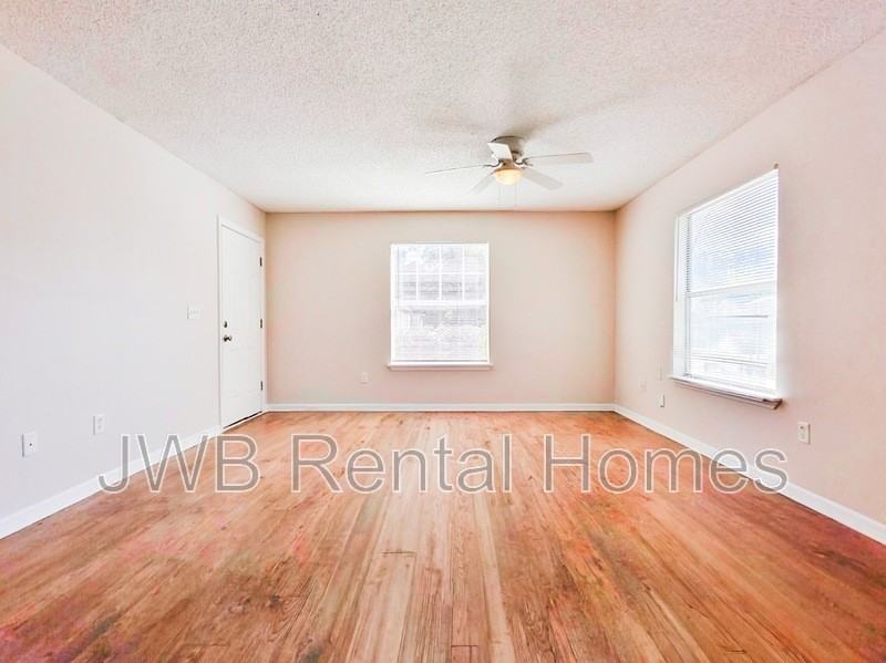 1318 Harrison St - Photo 6 of 11