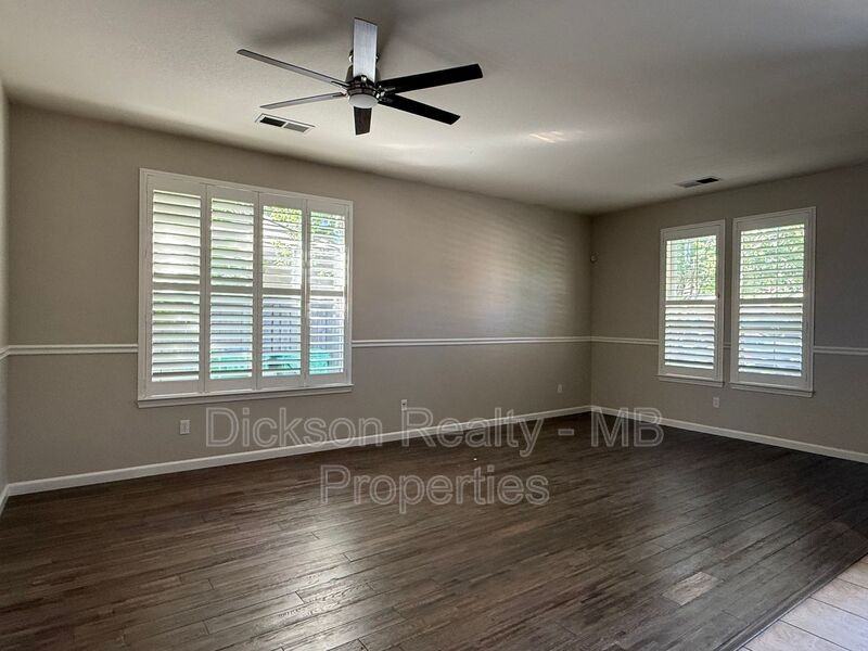 475 Dartmoor Ct - Photo 2 of 27