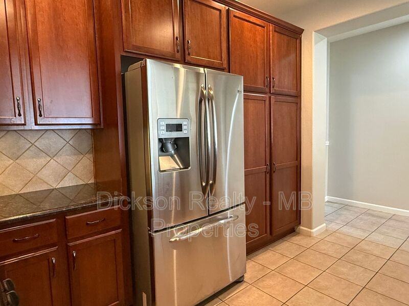 475 Dartmoor Ct - Photo 5 of 27