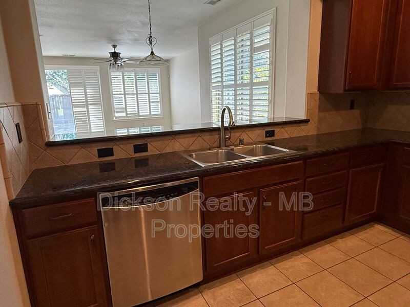 475 Dartmoor Ct - Photo 6 of 27