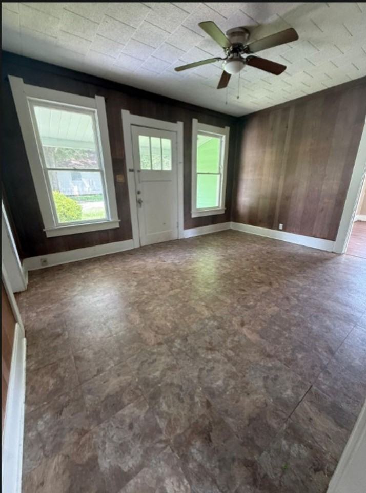 285 Adams St - Photo 3 of 8
