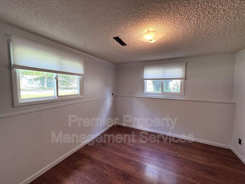 1940 Avenue C - Photo 5 of 25