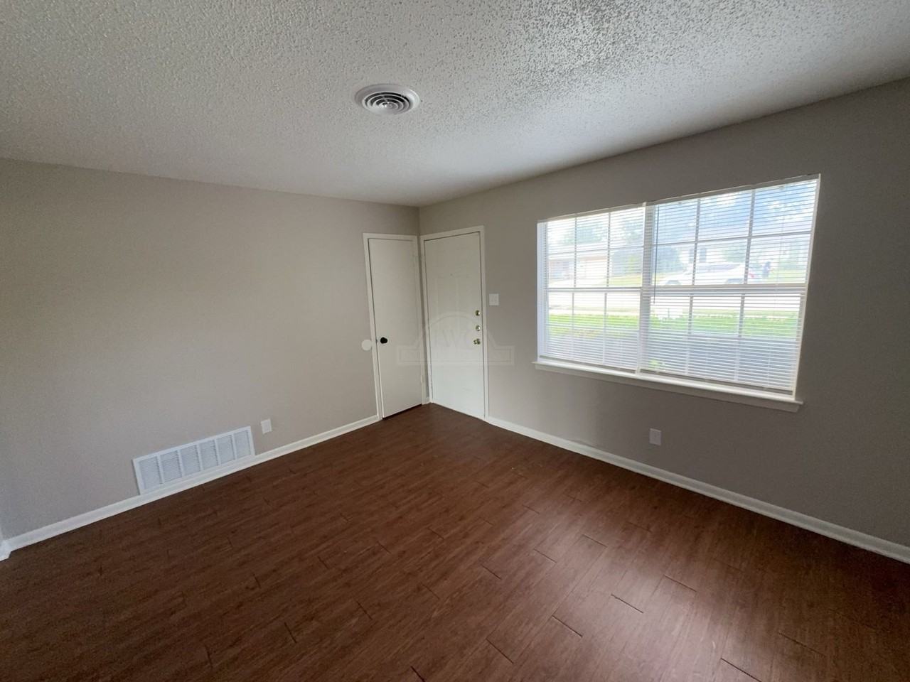 1205 Kathey Dr - Photo 4 of 17