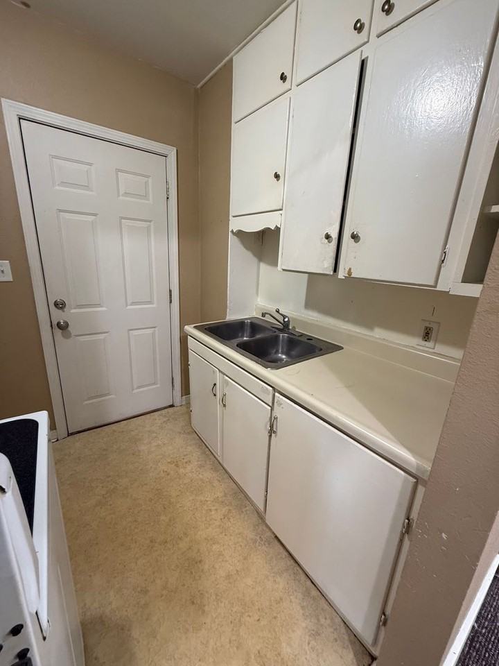 1202 S 20th St - Photo 4 of 9