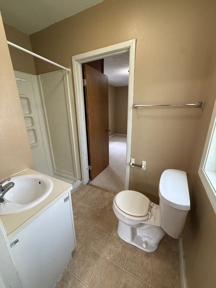 1202 S 20th St - Photo 7 of 9