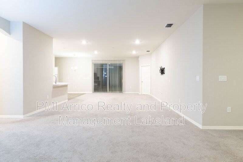 1069 Montgomery Ln - Photo 5 of 38