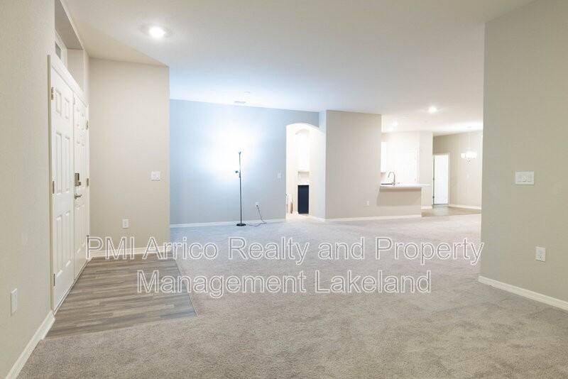 1069 Montgomery Ln - Photo 7 of 38