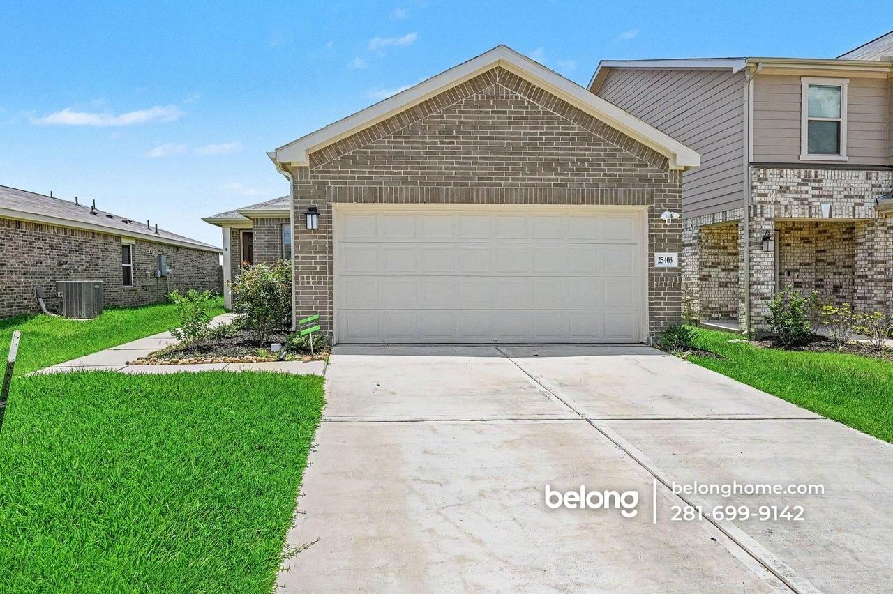 25403 Benroe St - Photo 2 of 15
