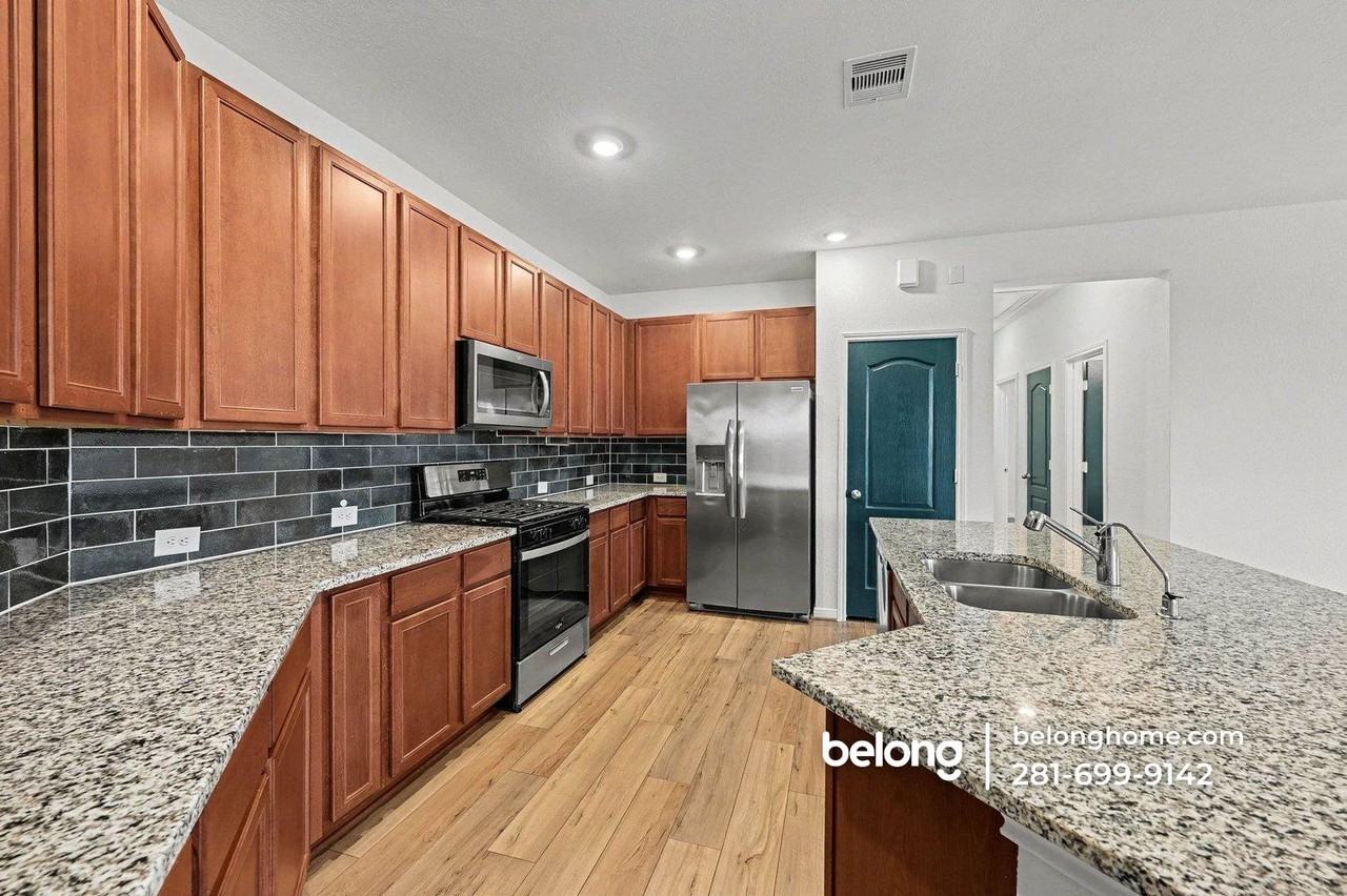25403 Benroe St - Photo 6 of 15