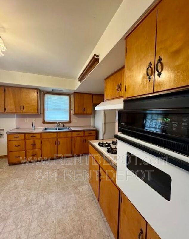 2719 Vogel Rd - Photo 7 of 13