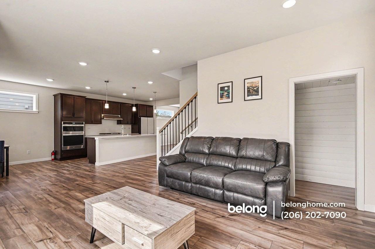 5132 87th Ave Ne - Photo 5 of 15