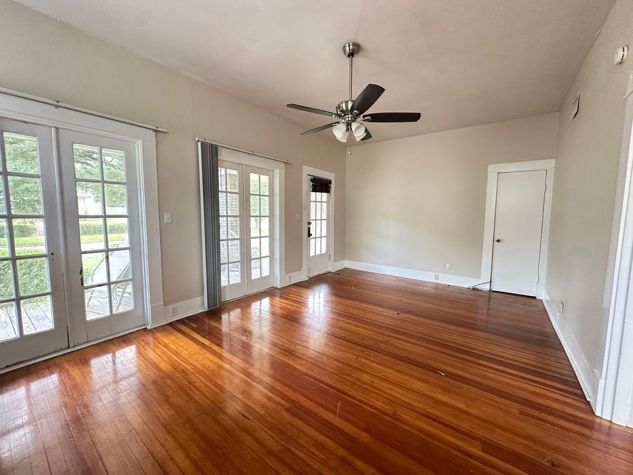 457 Dalzell St - Photo 3 of 14