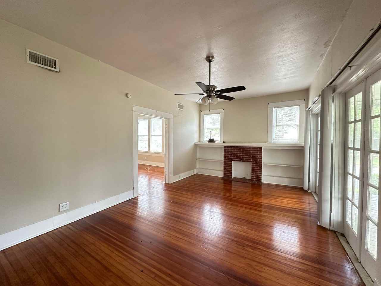 457 Dalzell St - Photo 4 of 14